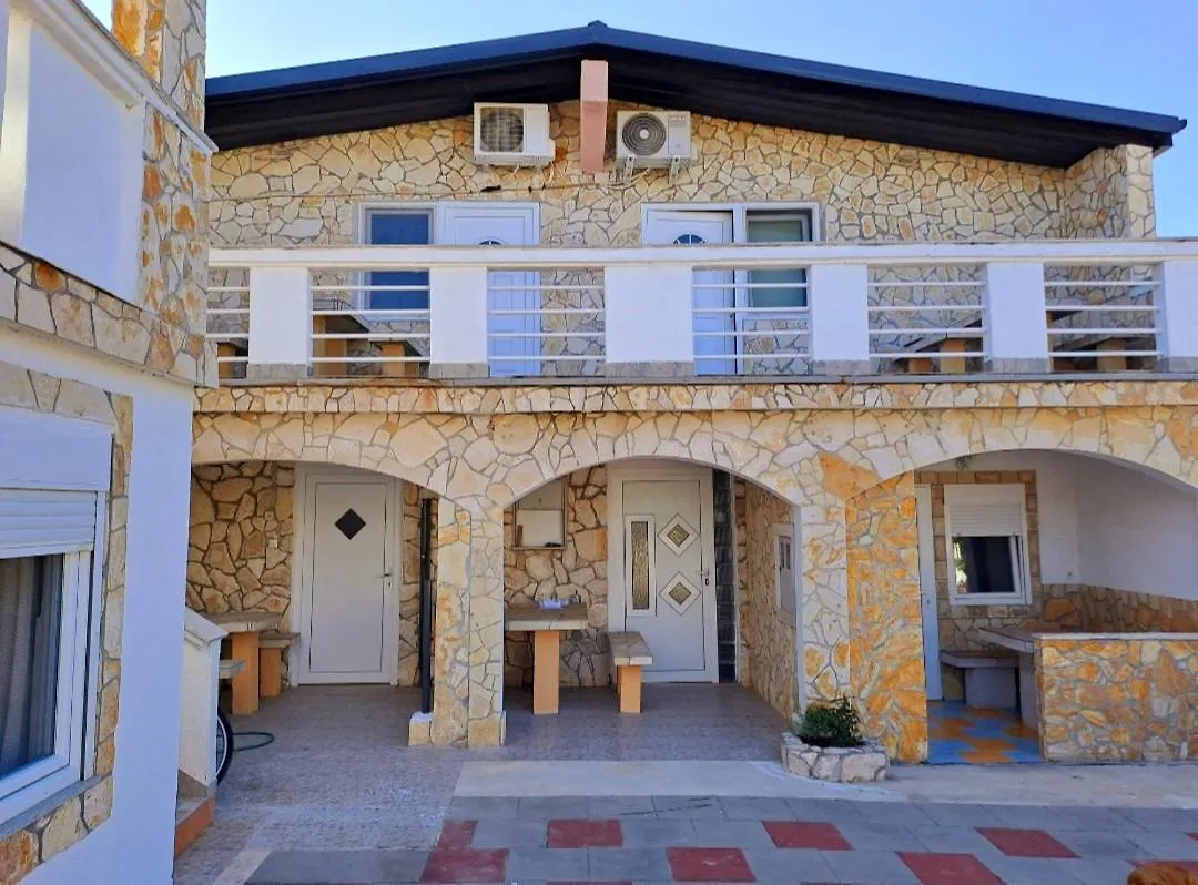 Apartmán Borat Apartmani. Vir